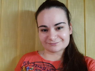 Alter: 35 / Löwe - Alter: 163 / normal - Geschlecht: weiblich - Ausrichtung: bisexuell - Haare: brünett / lang - Piercing: keins - bewebmaster-Alter: B - Hautfarbe: weiss - Augen: braun - Rasur: vollrasiert